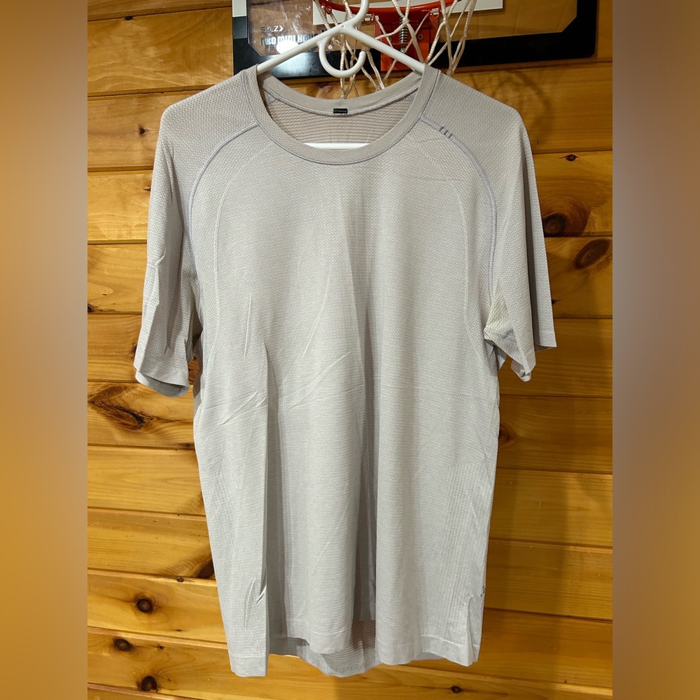Men’s Lululemon t-shirt